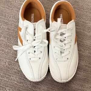 Tretorn Women’s White and Tan Sneakers